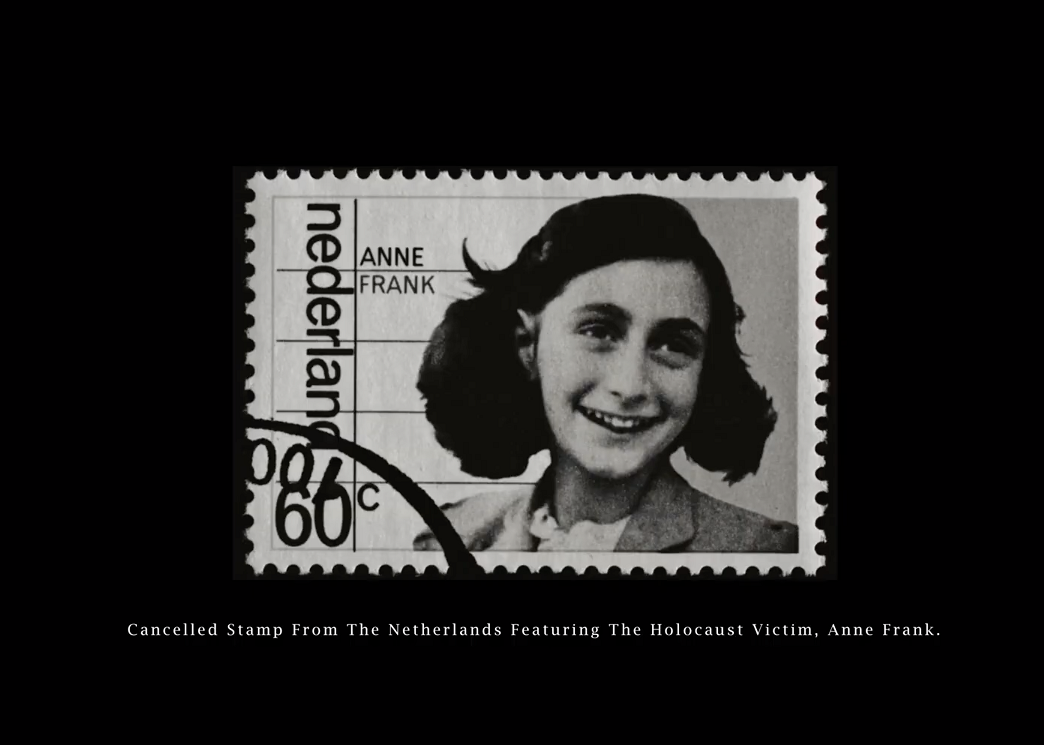 MV結尾展示不同的反戰作品,此為John Lennon的反戰名曲《Imagine》。