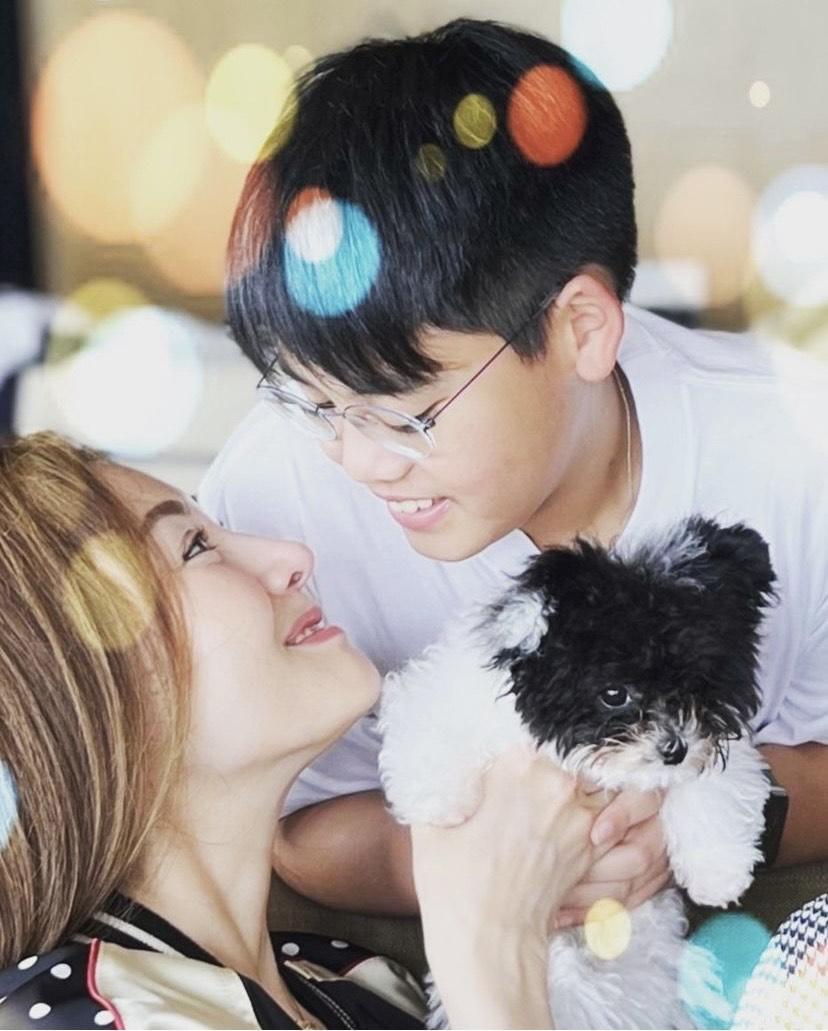 許晉亨與李嘉欣的兒子許建彤(Jayden)現年11歲,早前Jayden於其社交平台首次貼出與媽媽的合照。