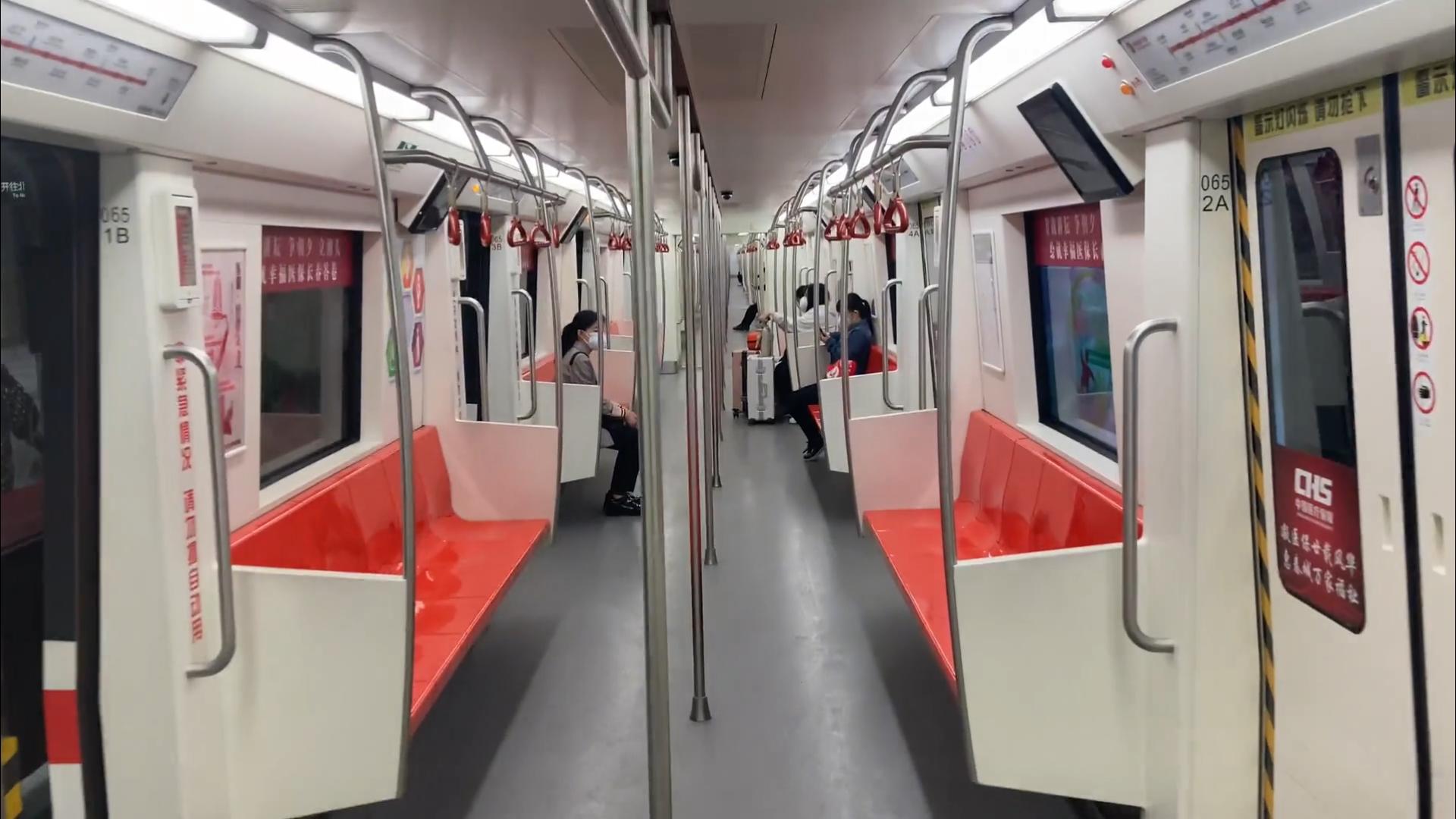 有長春市民拍攝到,今早地鐵乘客相當疏落。(互聯網)