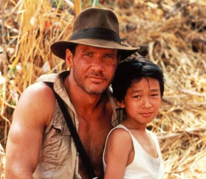 關繼威童年時曾與夏里遜福(Harrsion Ford)合演《奪寶奇兵之魔域奇兵》。