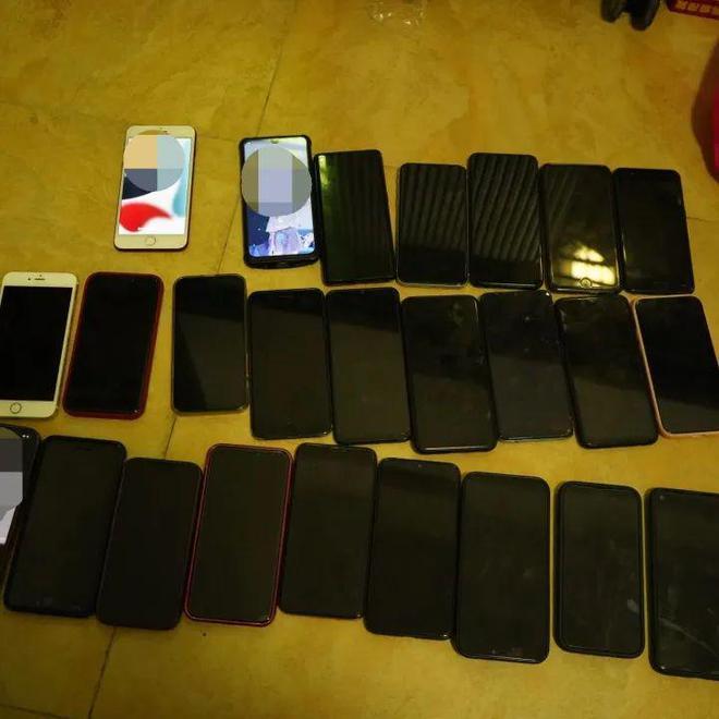 陸豐一個專騙外國人的電騙集團上月24日晚被搗破,警方檢獲多部犯案手機。(互聯網)