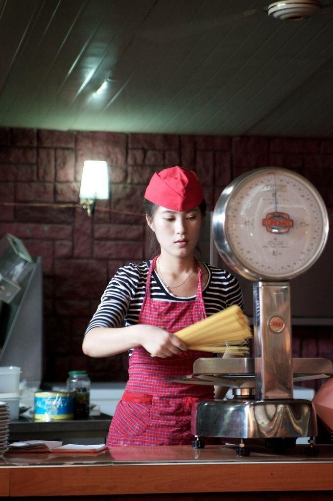 「朝鮮經貿文化情報 DPRK」推介北韓PIZZA店。(FB)