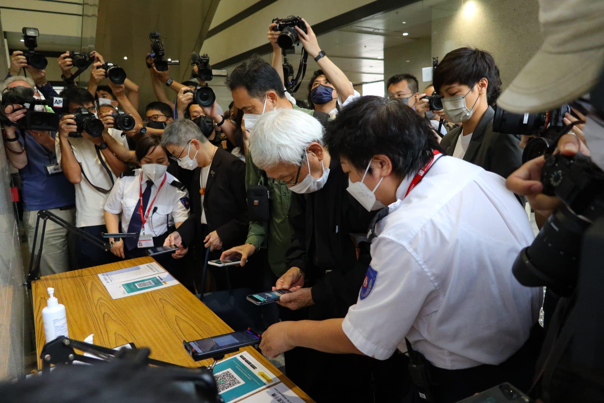 612基金案件,陳日君、吳靄儀及何韻詩等今日在西九龍裁判法院提堂。(鍾式明攝)