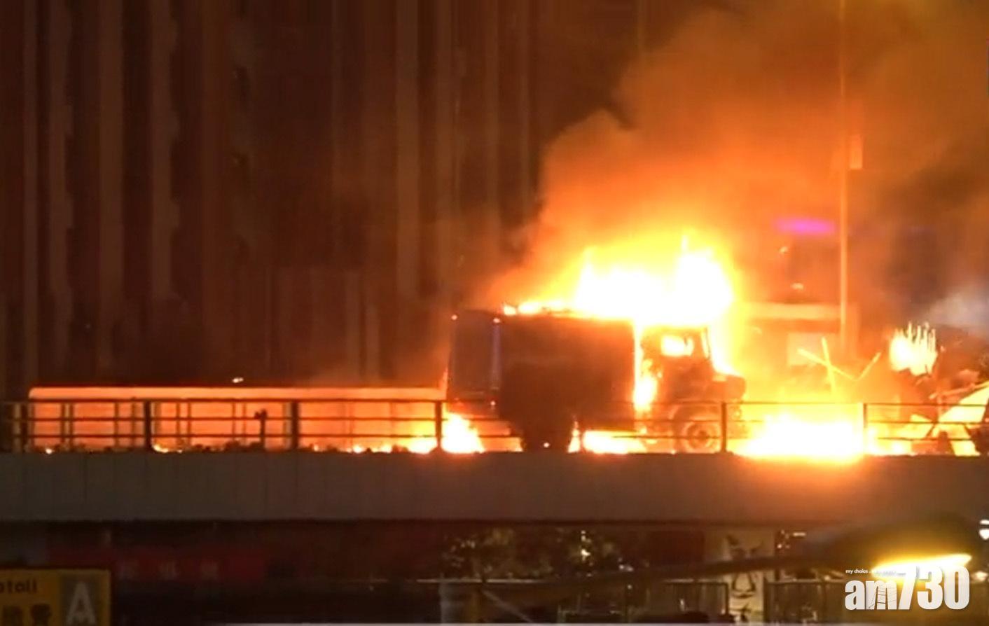 警隊現役的「銳武」裝甲車在2019年理大衝突中,曾被掟中汽油彈,一度大火。(資料圖片)