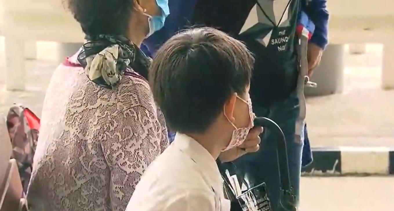 一名小三男學生今日乘坐43M路線城巴時,聲稱被針刺傷臀部。(新聞截圖)