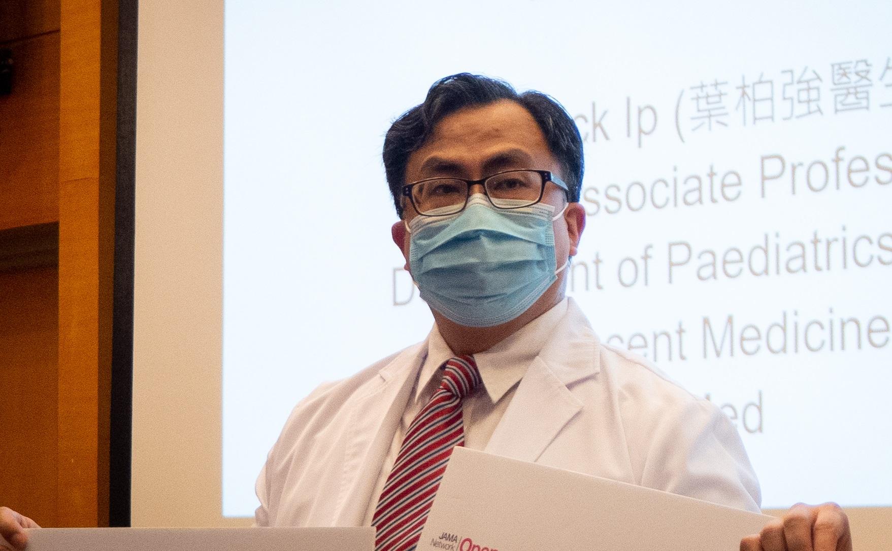 關日華指現時兒童第一劑疫苗接種率只有約七成是不理想。