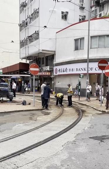 多架電車同地點連環出軌。(筲箕灣社區辦事處@FB)
