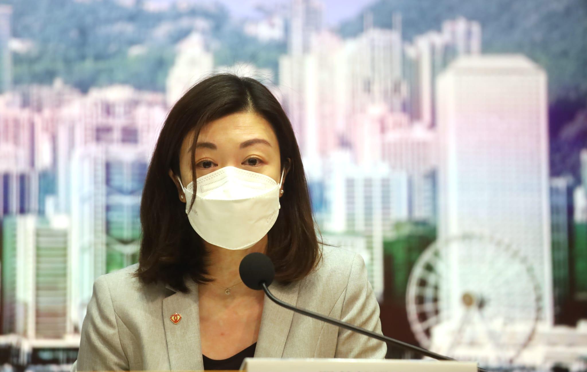 醫管局關慧敏醫生交代新增2宗死亡個案。(鍾式明攝)