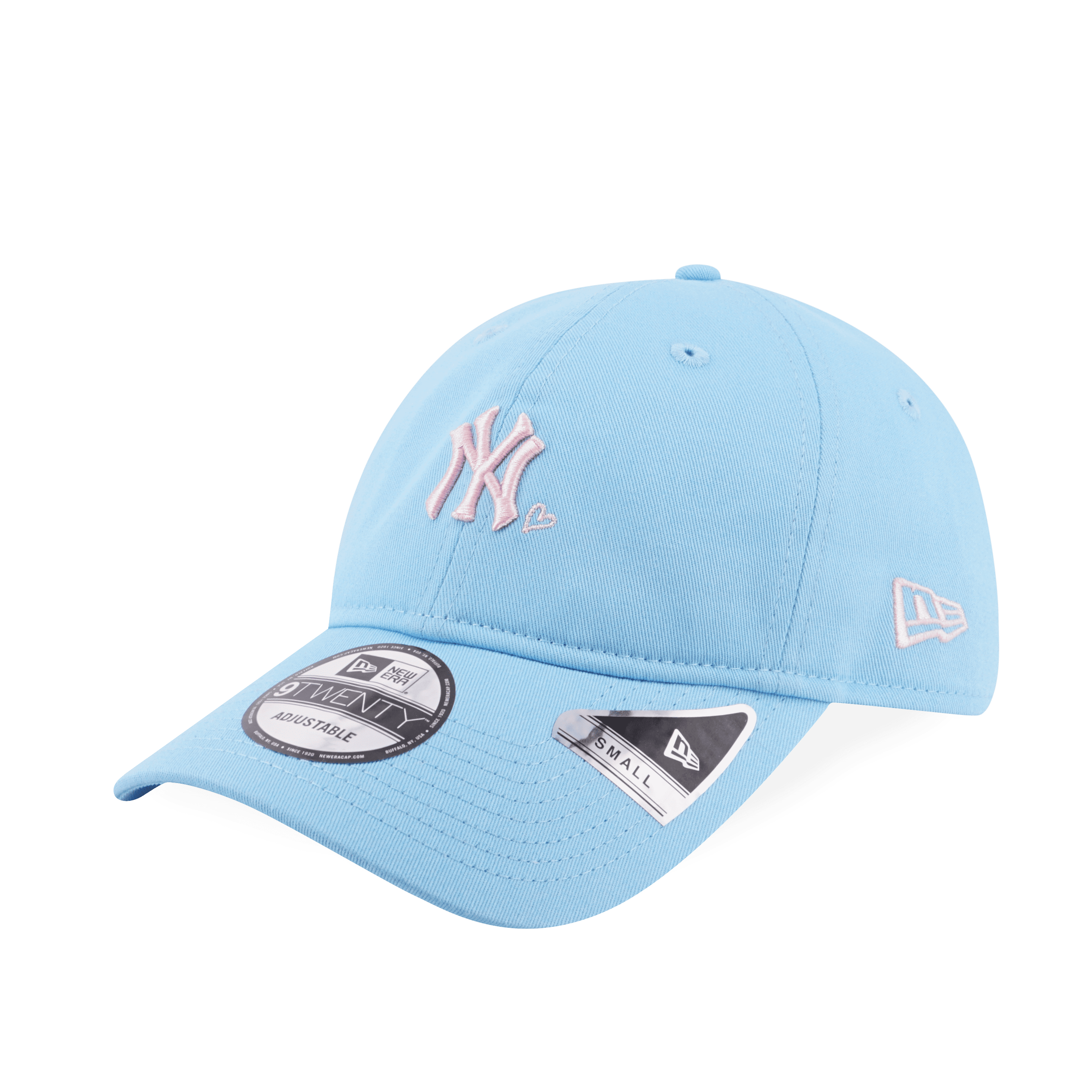 MLB WOMEN 9TWENTY SMALL│帽型帶來四款配色,包括經典黑、卡其色,以及夏日大熱的粉藍和粉紅,讓女生可隨意配搭出不同造型。另外,帽子前方均繡上紐約洋基隊徽,細落在旁邊的迷你心形圖案刺繡,大顯可愛感。