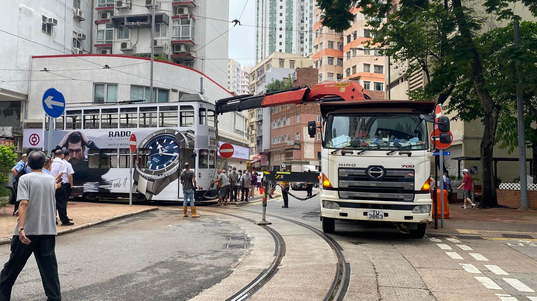 多架電車同地點連環出軌。(筲箕灣西灣河關注組@FB)