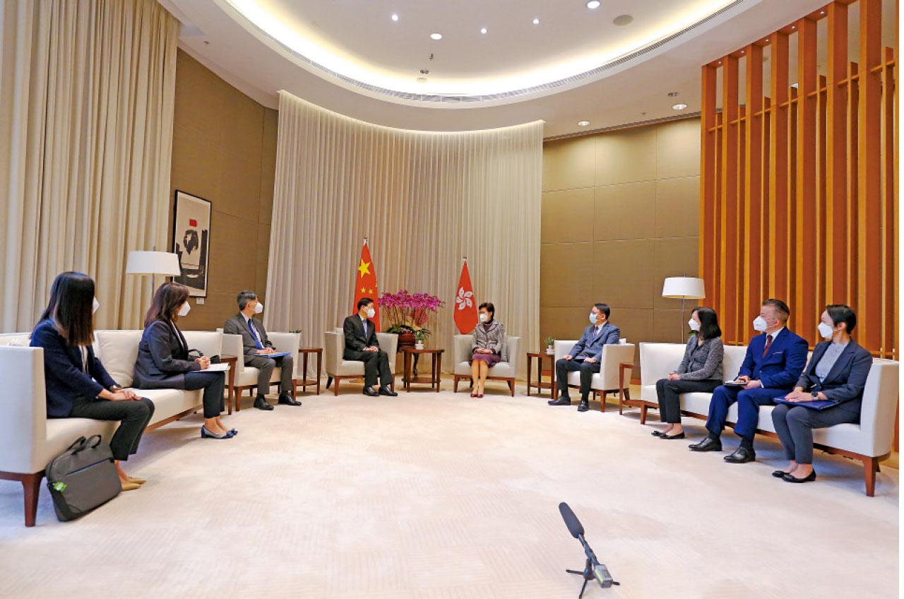 當選翌日 李家超拜訪「連走七場」 林鄭稱全面協助交接