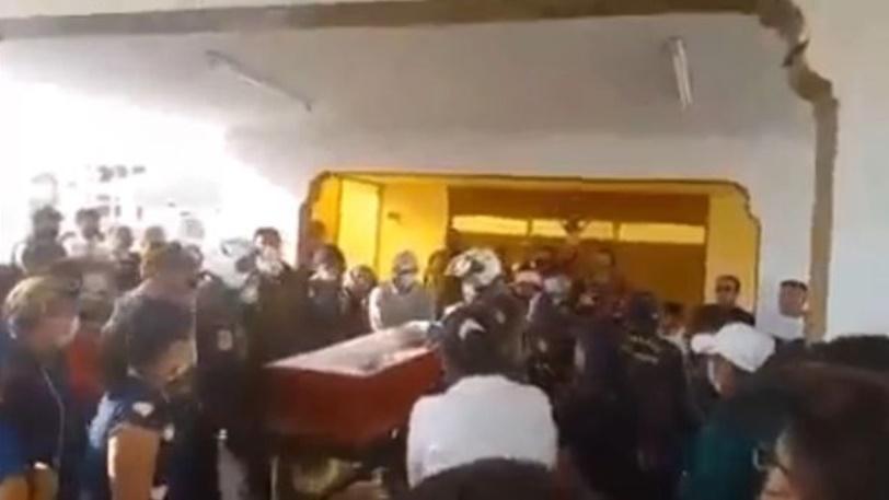 秘魯女子「死而復生」。(網上片段截圖)