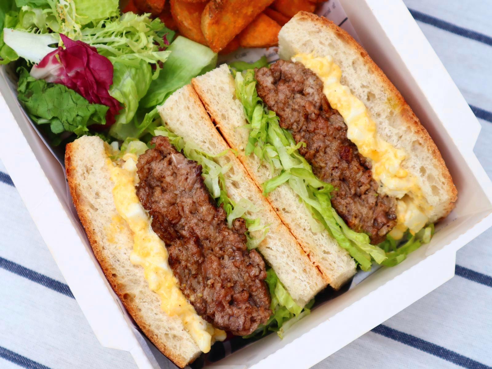 亦有招牌漢堡扒三文治。