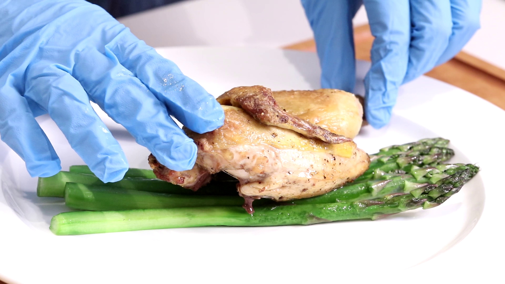 焗爐食譜 │焗西班牙春雞伴辣肉腸忌廉汁,