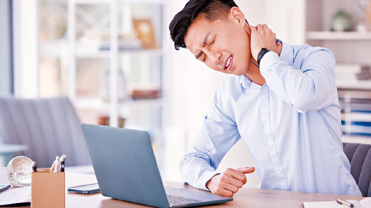 肩頸背痛惡化變肌械人