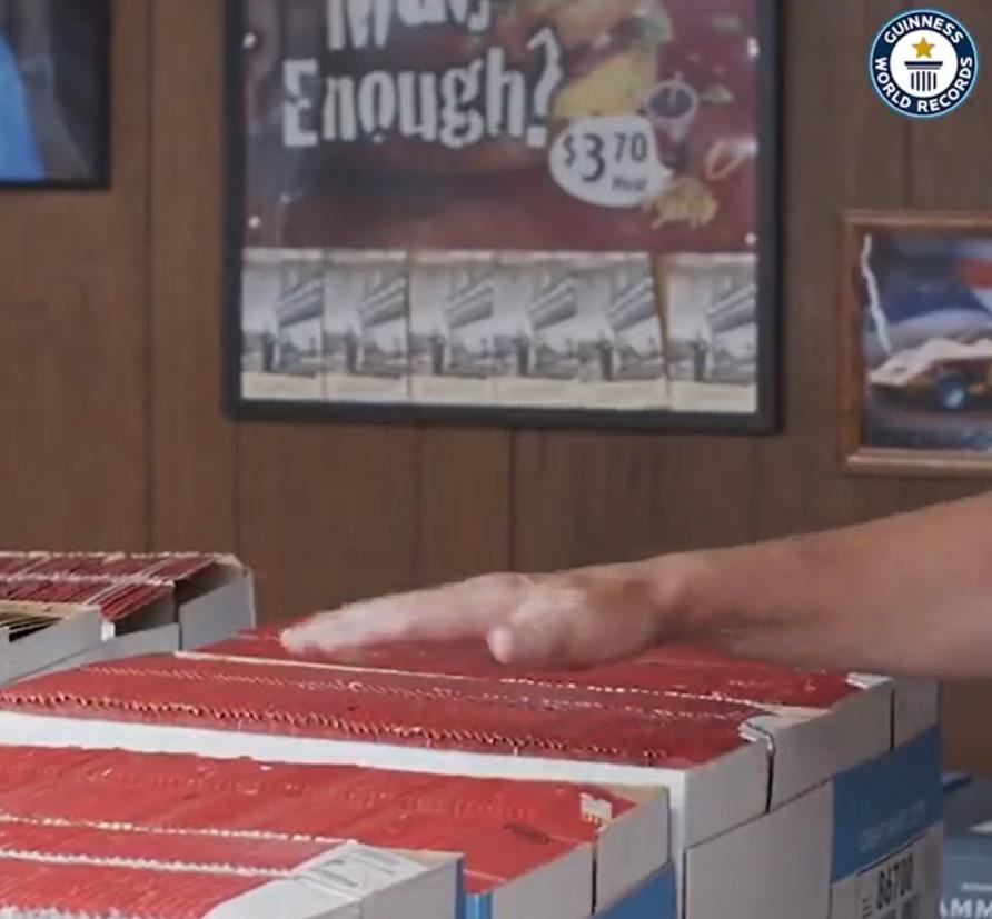 Don Gorske保存收據及包裝盒。(Twitter)