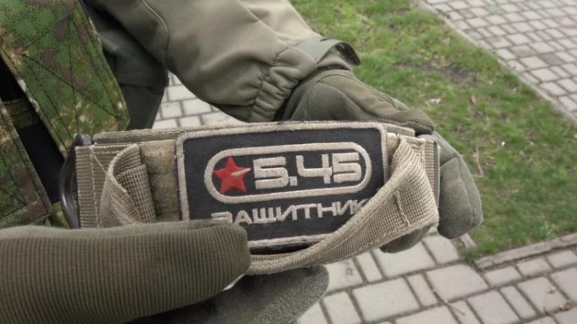 Max被發現時身上戴著有俄羅斯公司生產的特殊犬用「K9」項圈。(Twitter)