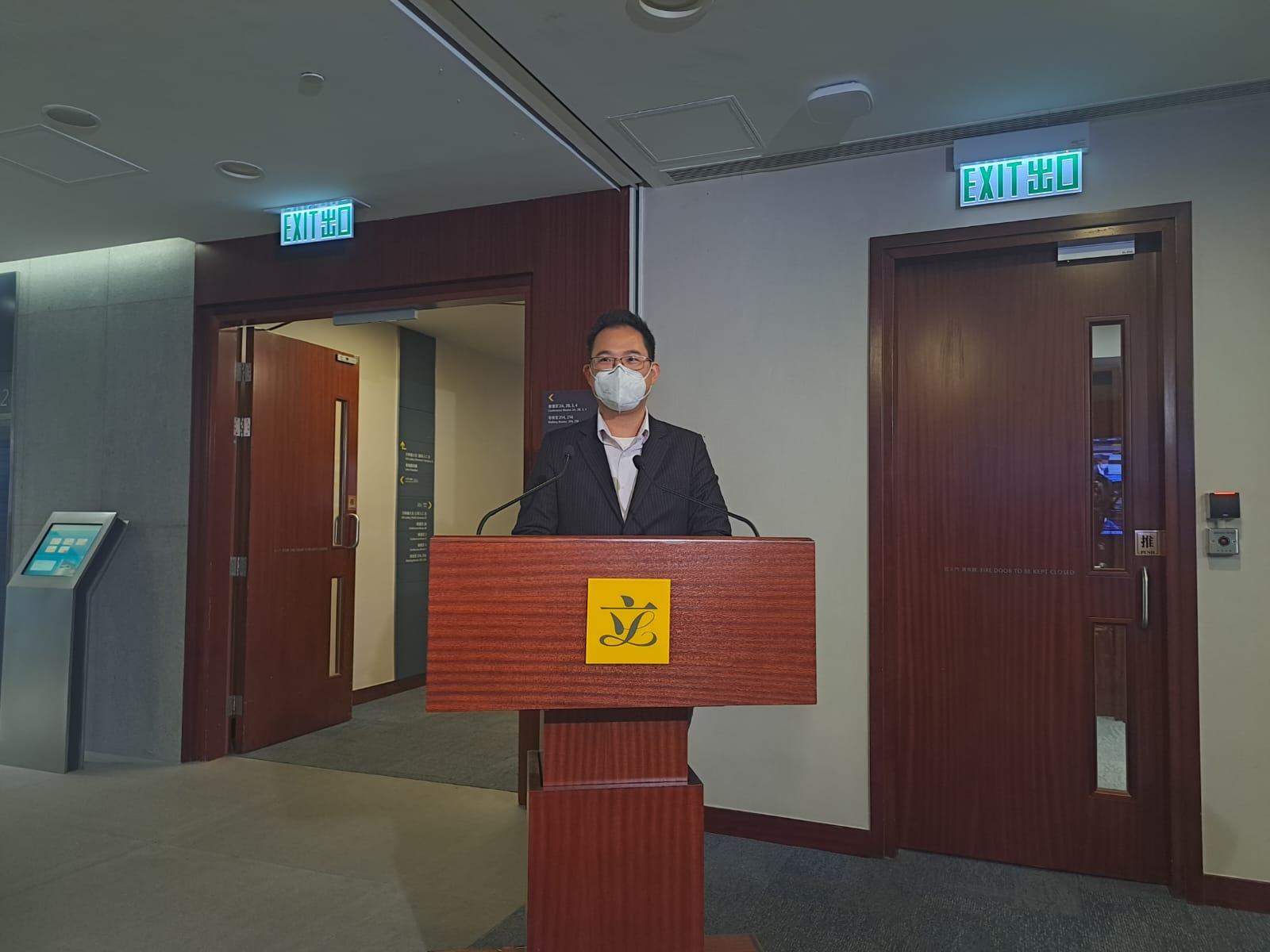 楊永杰擔憂,兩條行車路改為行人通道,將加劇區內交通擠塞及道路負荷。