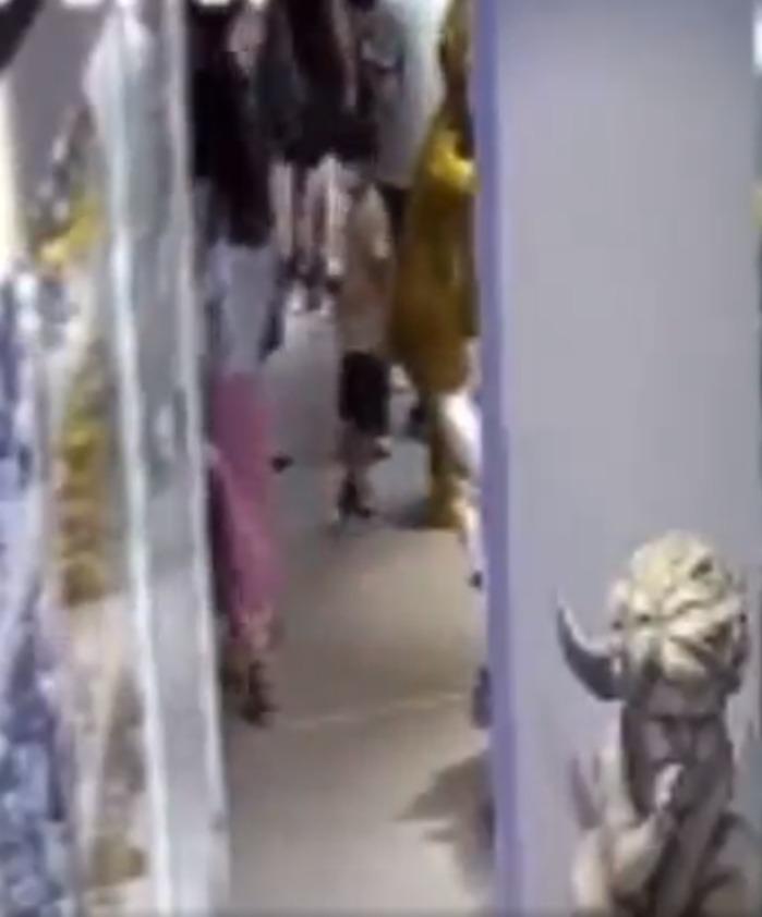 父母教育不當 還是店舖以巨型公仔碰瓷小朋友?1