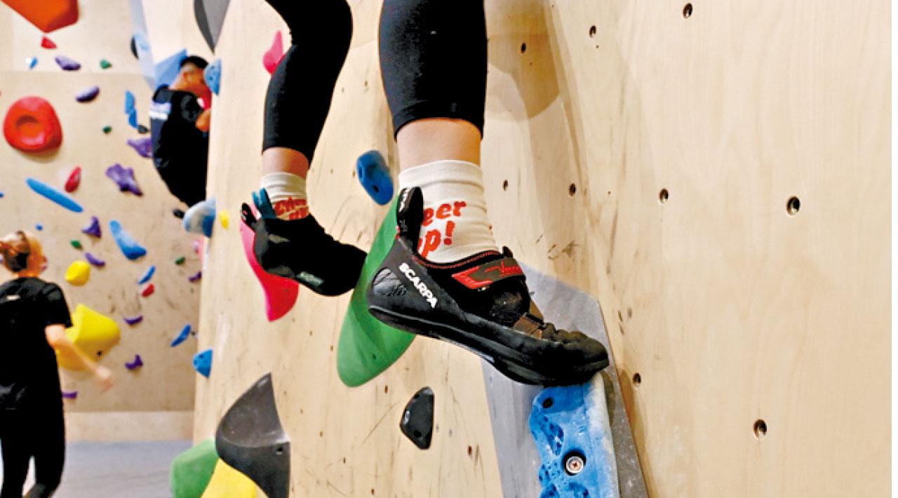 灣仔商廈室內抱石場挑戰高難度55度滑梯斜牆+新手必知3大技巧