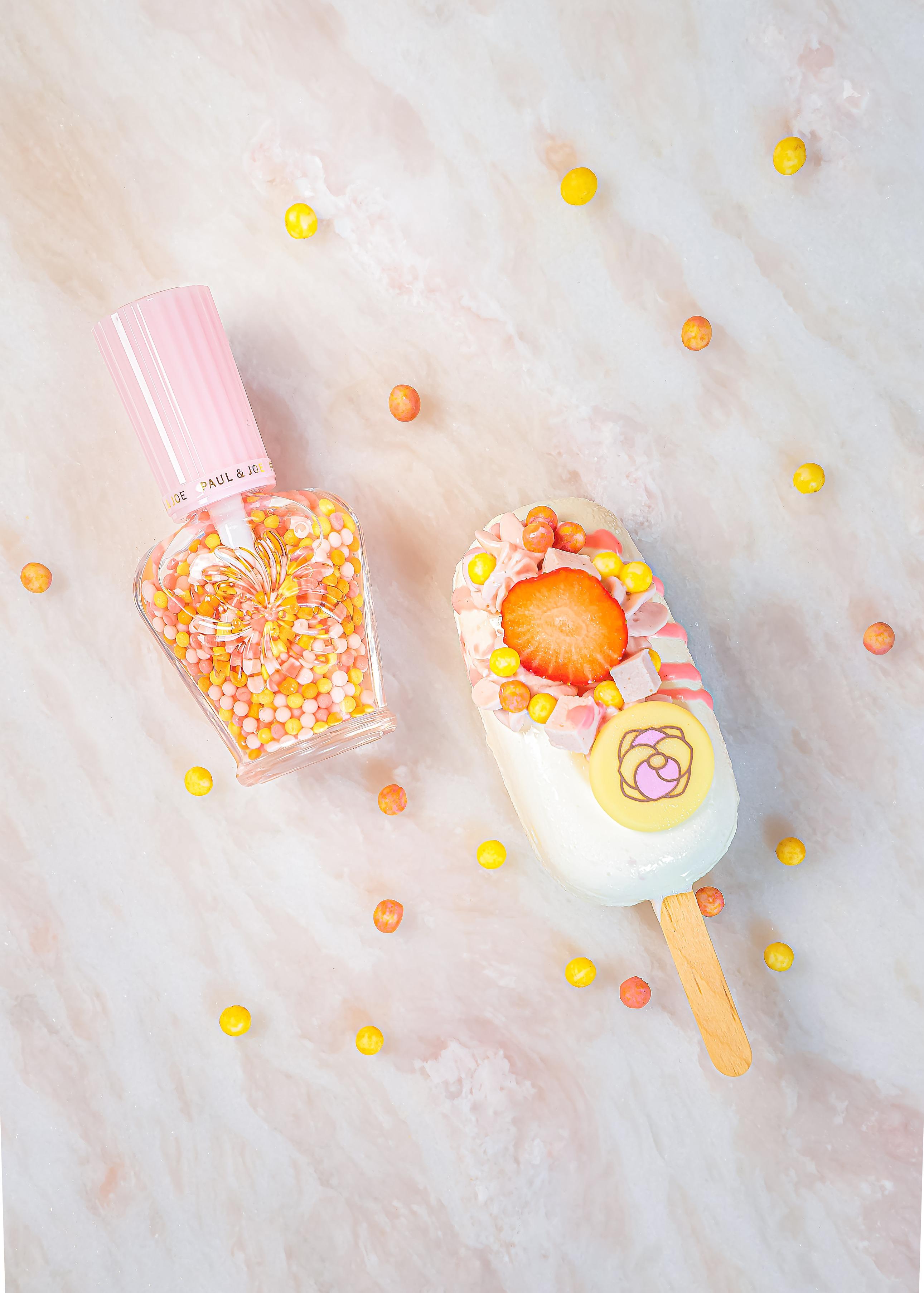 「士多啤梨脆皮雪條」以20周年紀念版珍珠柔光妝前隔離霜為靈感。