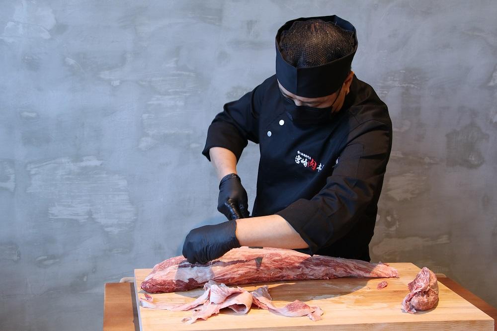 品牌來自日本宮崎縣,主打由自家牧場養殖的櫻花和牛