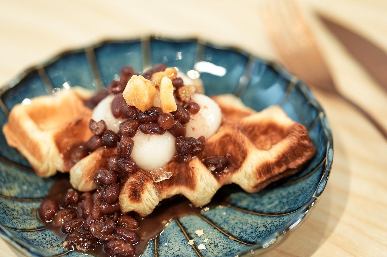 野蜂蜜冰.白玉丸子.紅豆Croffle($68),採用自家天然蜂蜜冰,清胃解毒