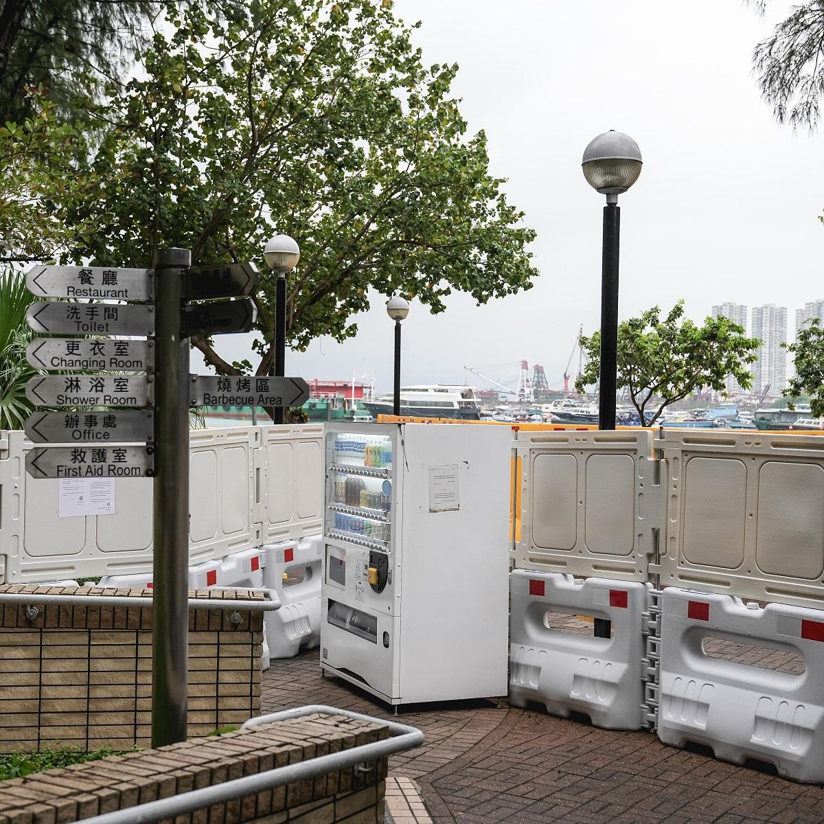 政府早前以疫情為由,圍封沙灘禁止市民進入。(夏家朗攝)