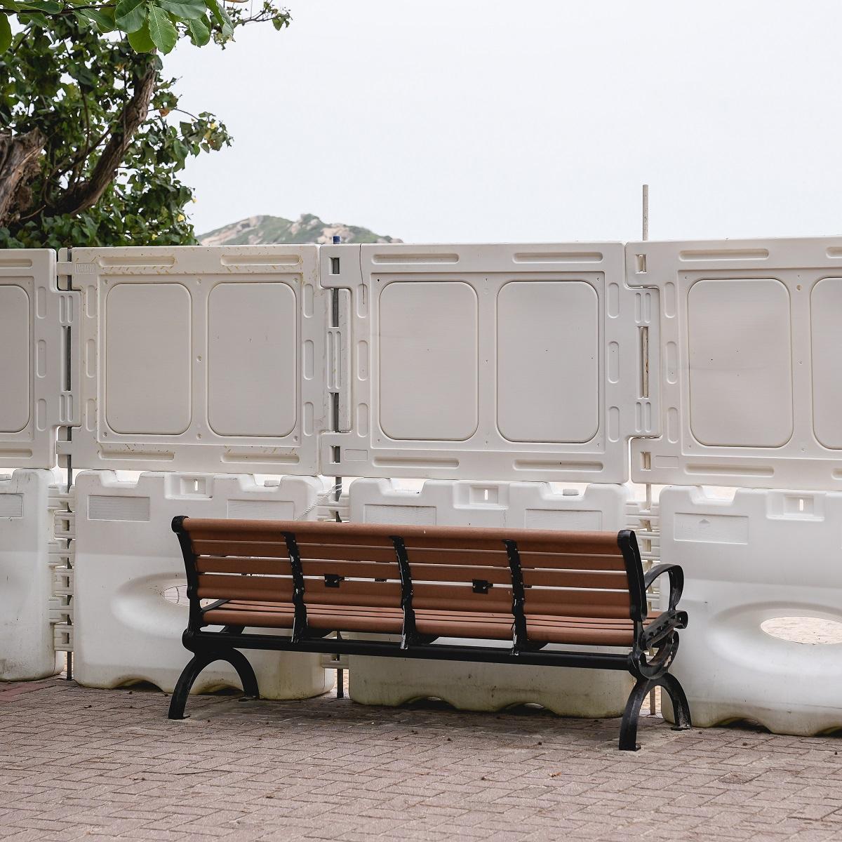 政府早前以疫情為由,圍封沙灘禁止市民進入。(夏家朗攝)