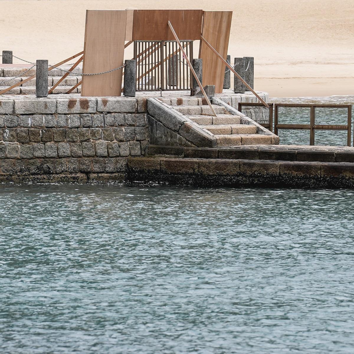 政府早前以疫情為由,圍封沙灘禁止市民進入。(夏家朗攝)