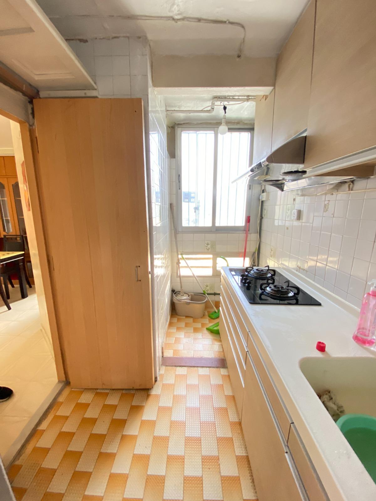 L型廚房面積十分闊大。