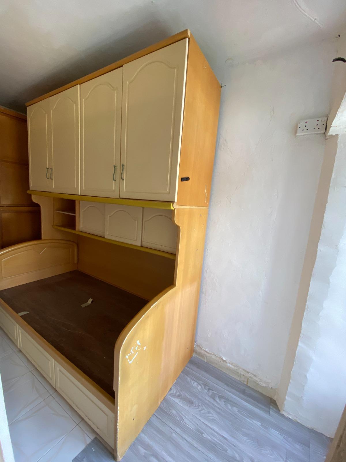 睡房擺放大型傢俬後也不擠迫。