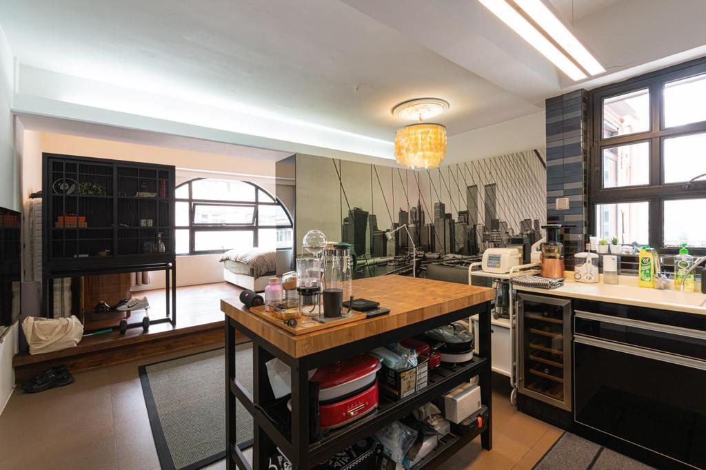 一扇大大的半圓形窗戶,為單位帶來充足的光線,同時突破一成不變的窗戶設計,精緻又實用。