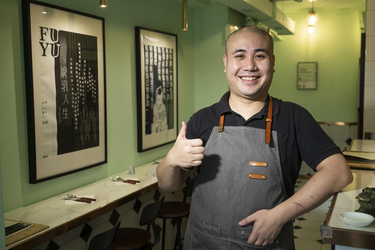 Lau Bistro的老闆肥仔形容他的成長路途似腐乳