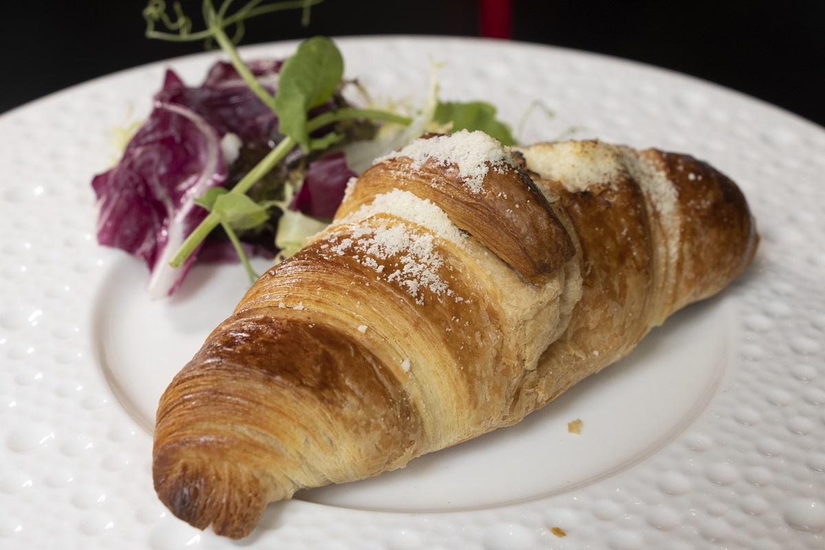 流⼼⿓蝦湯⽜⾓包($78)