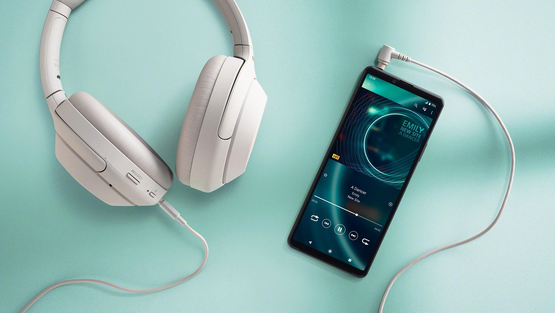 當手機與Sony耳機配對時,可透過Side sense選單開啟《Sony Headphones Connect》,簡便調整聲音設定。