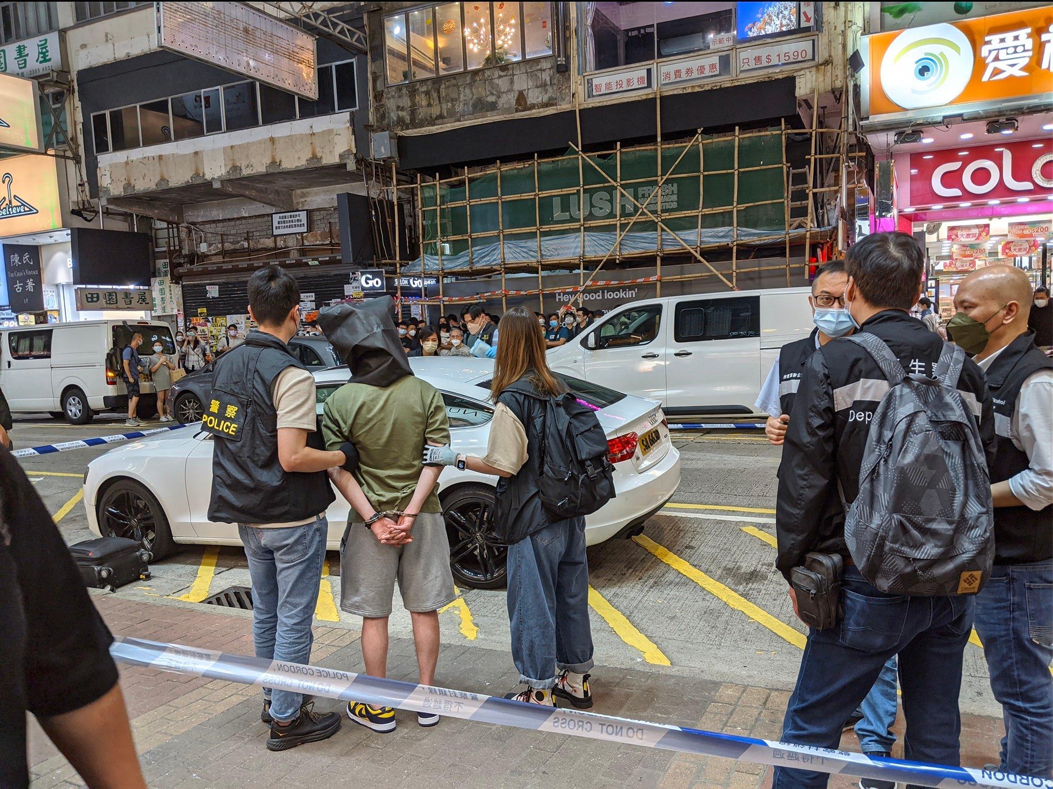 禁售電子煙|警方搜旺角流動零售點 檢電子煙彈電子煙機拘兩男