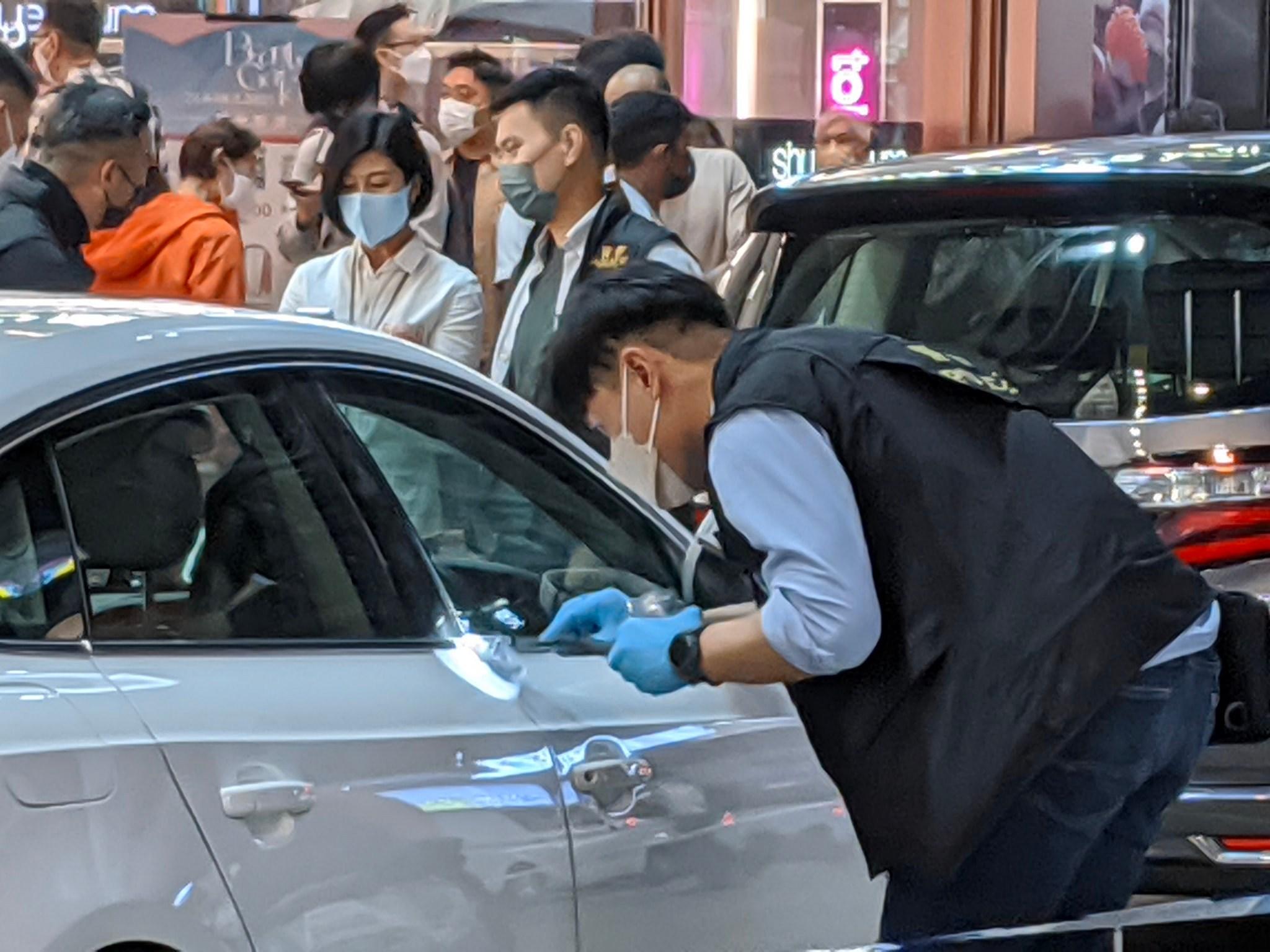 禁售電子煙|警方搜旺角流動零售點 檢電子煙彈電子煙機拘兩男