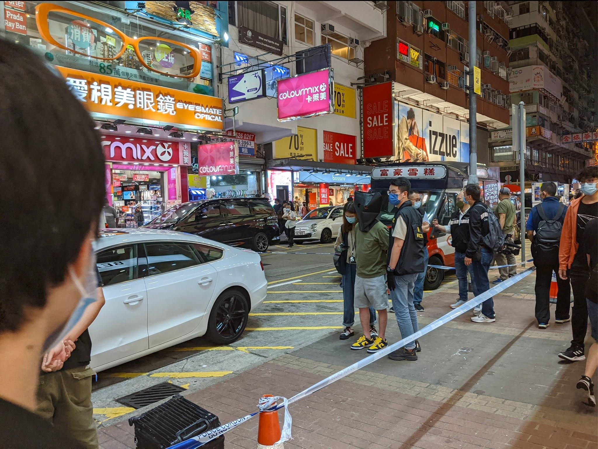 禁售電子煙|警方搜旺角流動零售點 檢電子煙彈電子煙機拘兩男