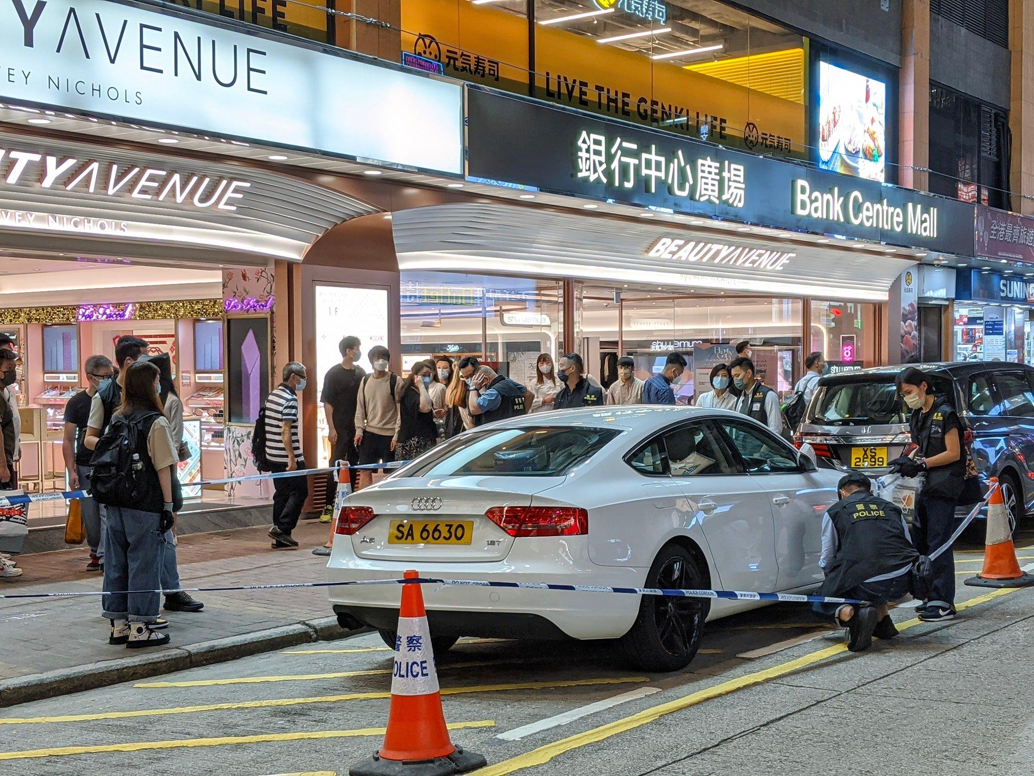 禁售電子煙|警方搜旺角流動零售點 檢電子煙彈電子煙機拘兩男