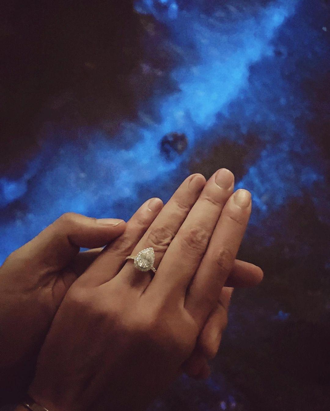 黃嘉樂女友大晒鑽戒。