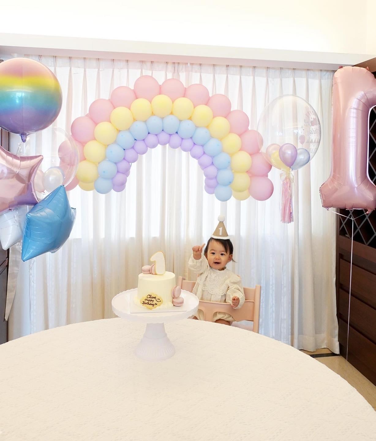 小Clare手舞足蹈。