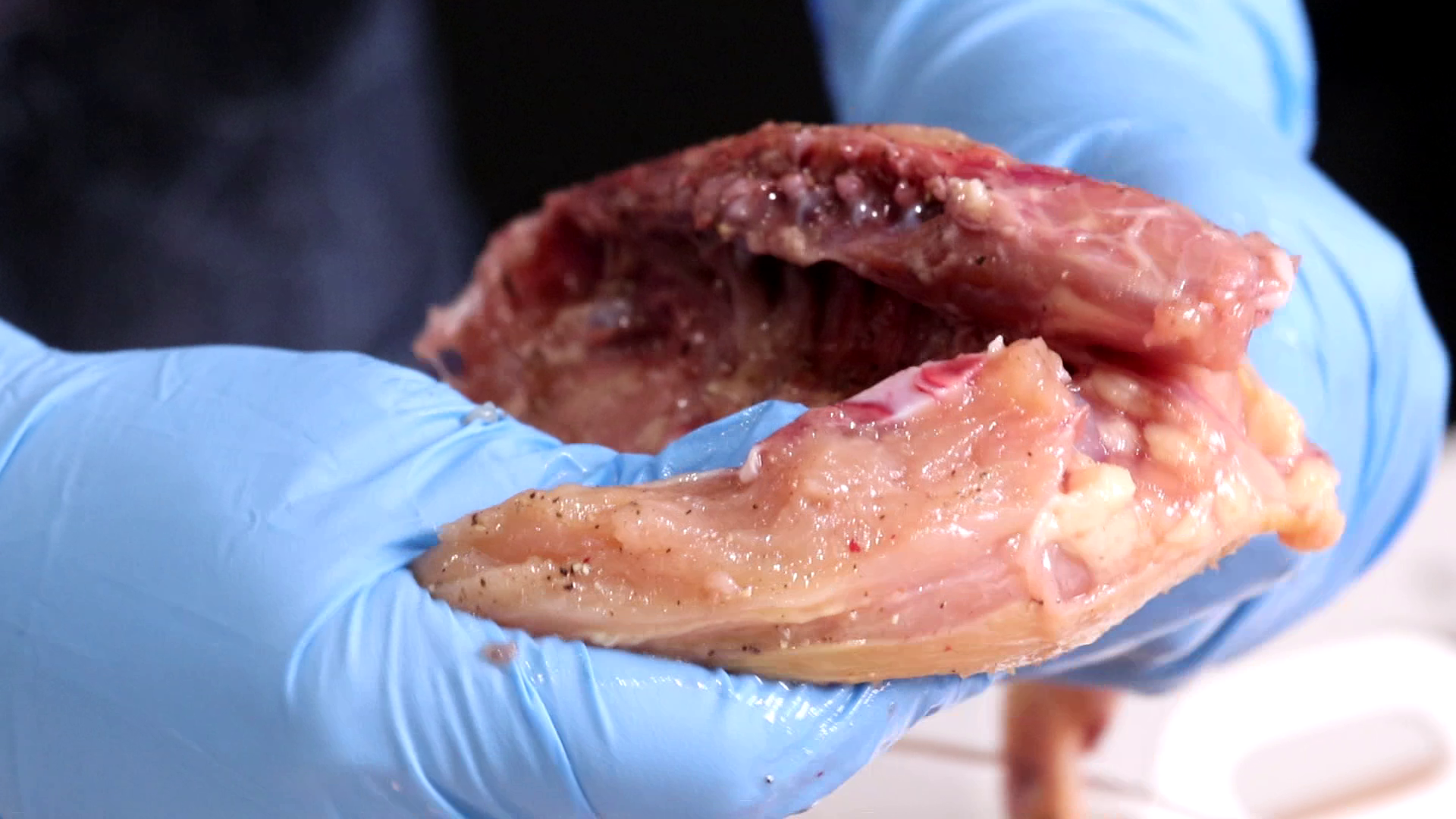 焗爐食譜 │焗西班牙春雞伴辣肉腸忌廉汁,按摩