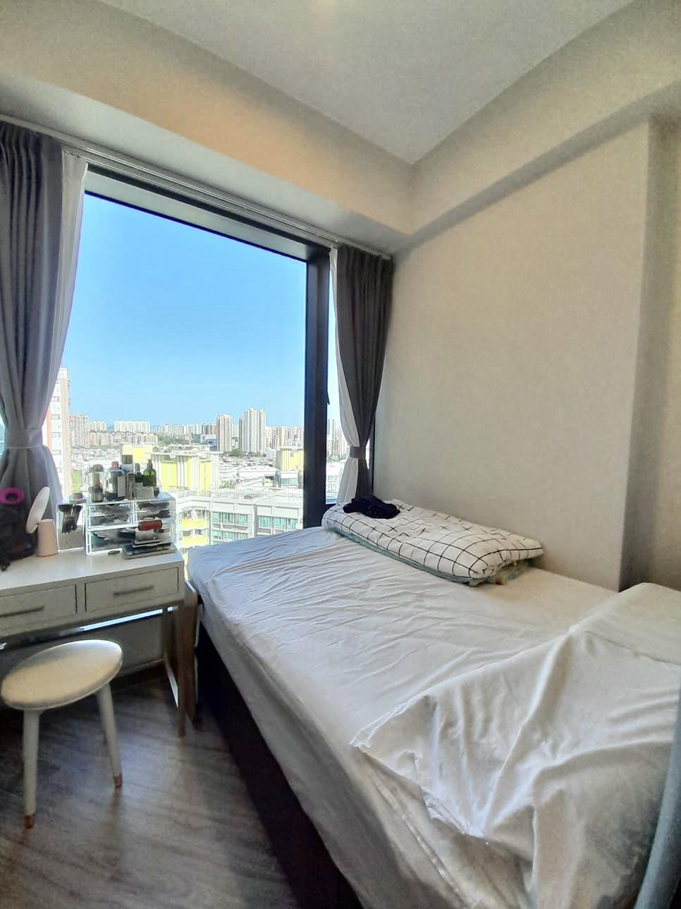 睡房設有接近落地的大窗,光猛舒適。