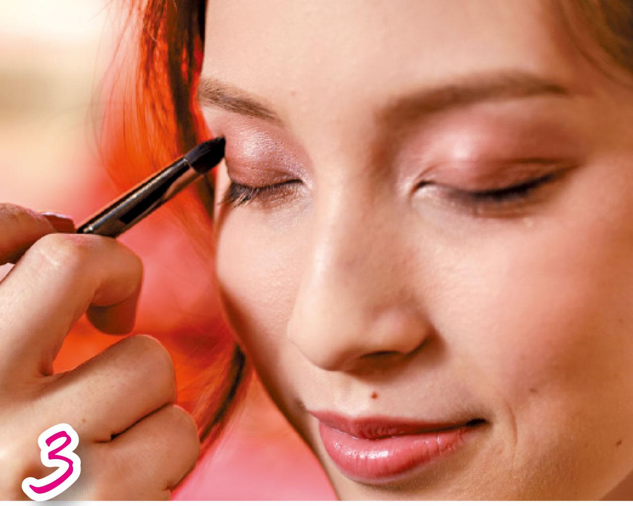 MAKE UP FOR EVER 柔霧新粉底