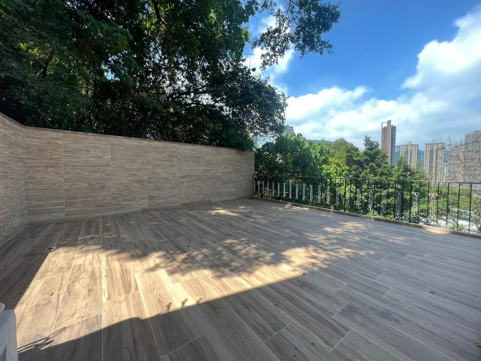 平台面積約400方呎,是整個瑞士花園唯一一個連平台特色戶。