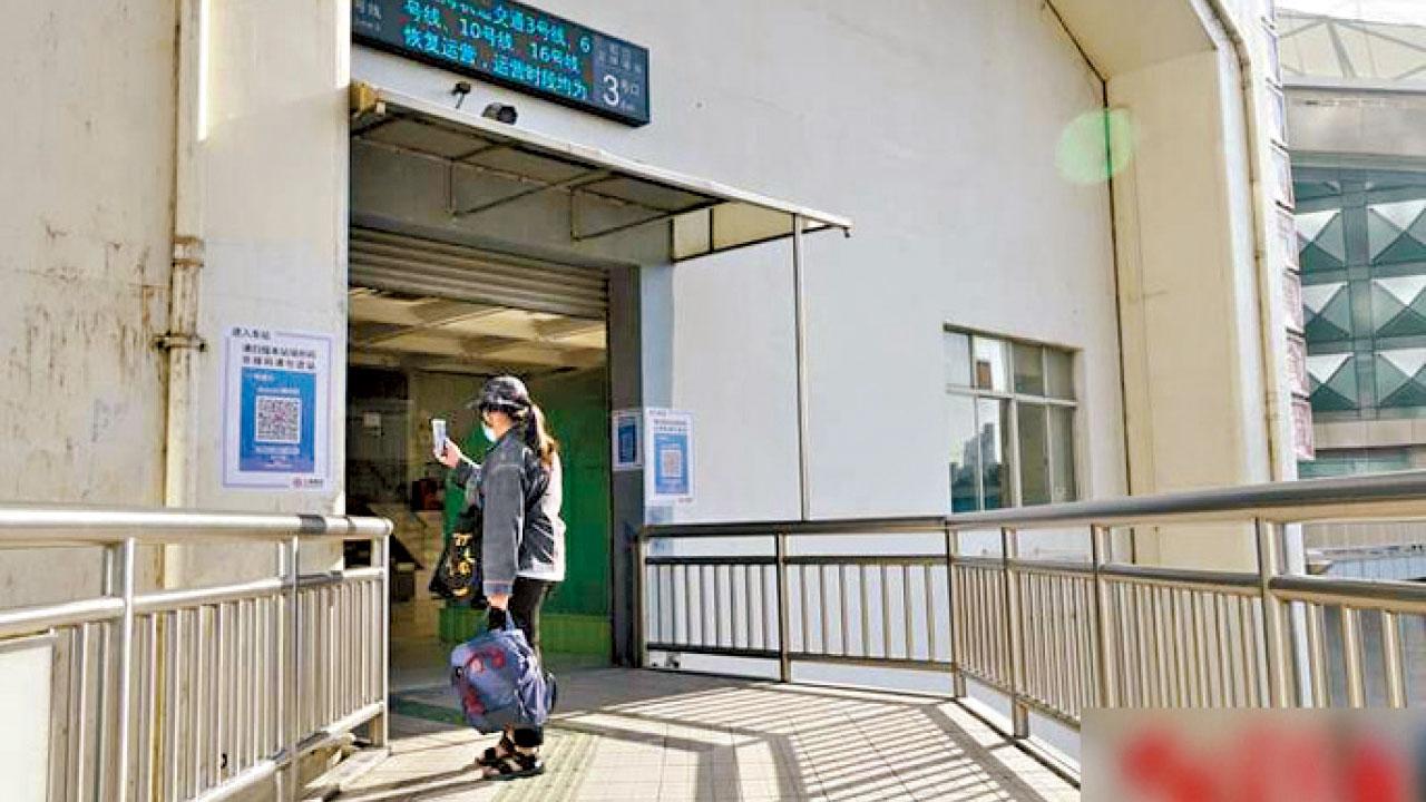 疫情緩和|地鐵巴士局部恢復 上海民眾拖篋離開