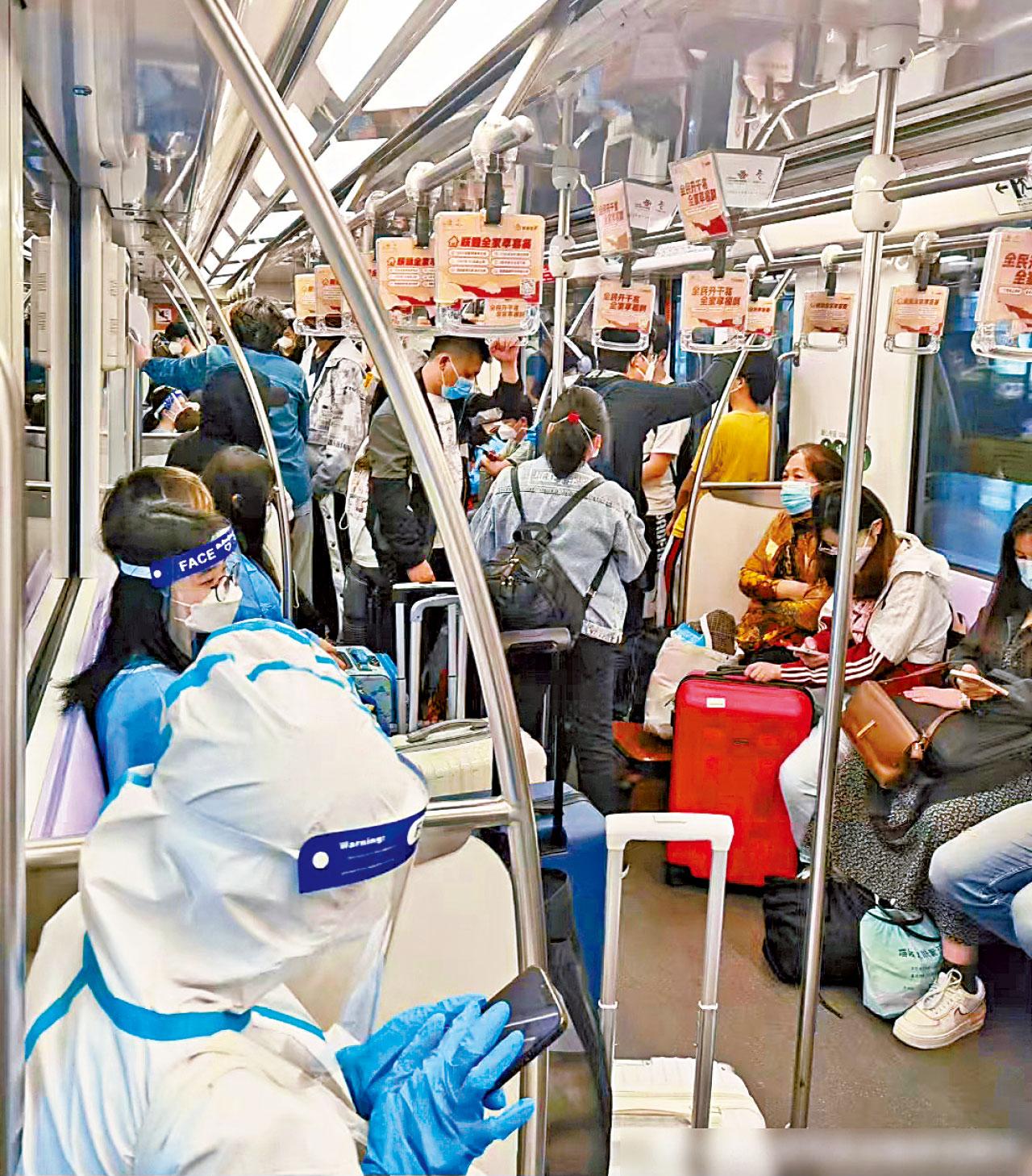 疫情緩和|地鐵巴士局部恢復 上海民眾拖篋離開