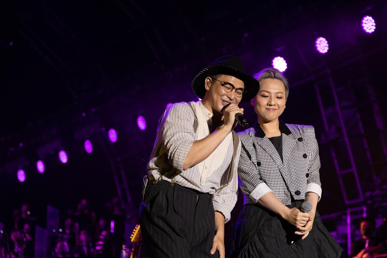 6號與太太Tim Lui合唱《Slow & Easy》,sweet到爆。