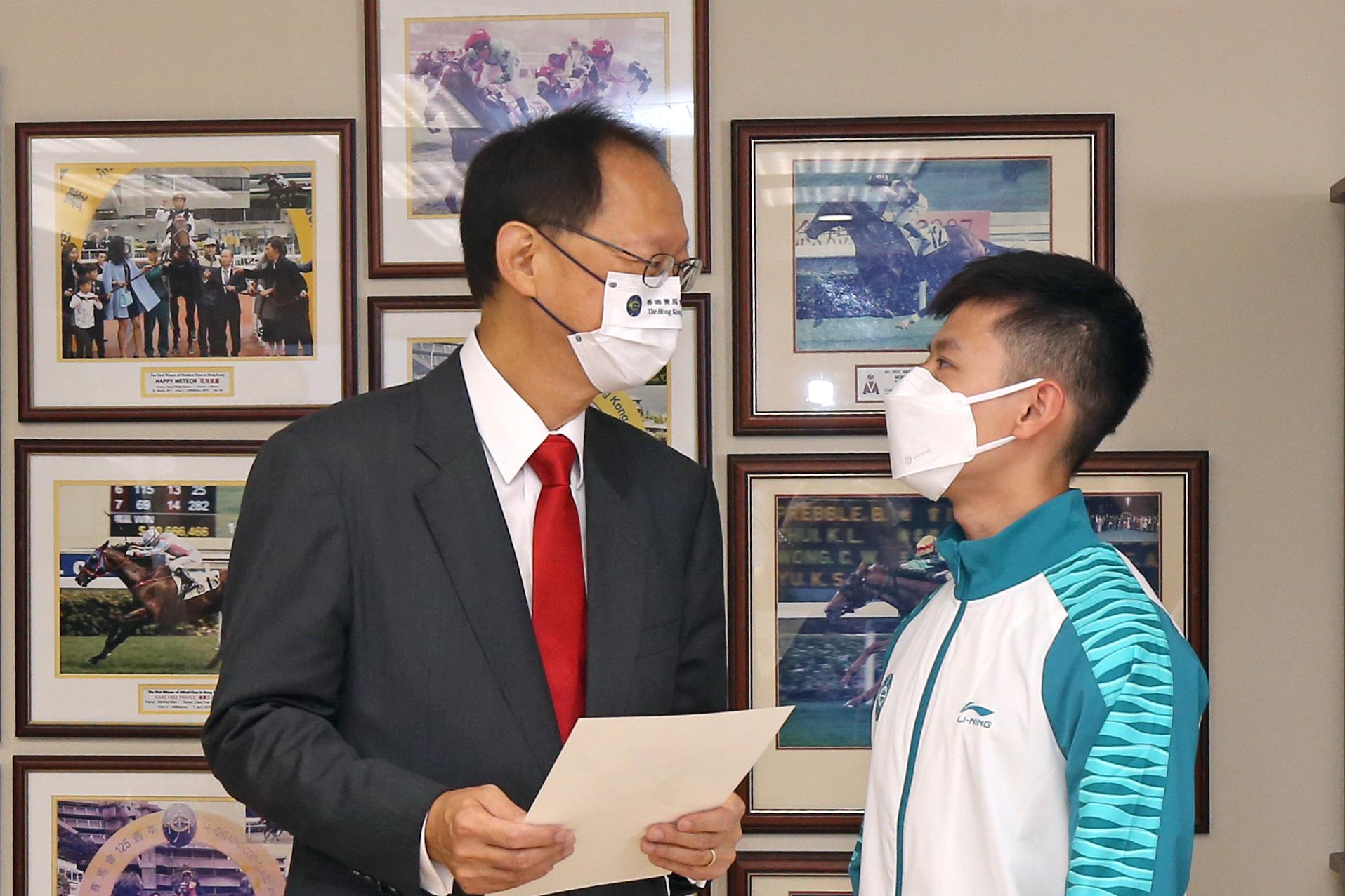 香港賽馬會賽馬人才培訓中心牌匾揭幕